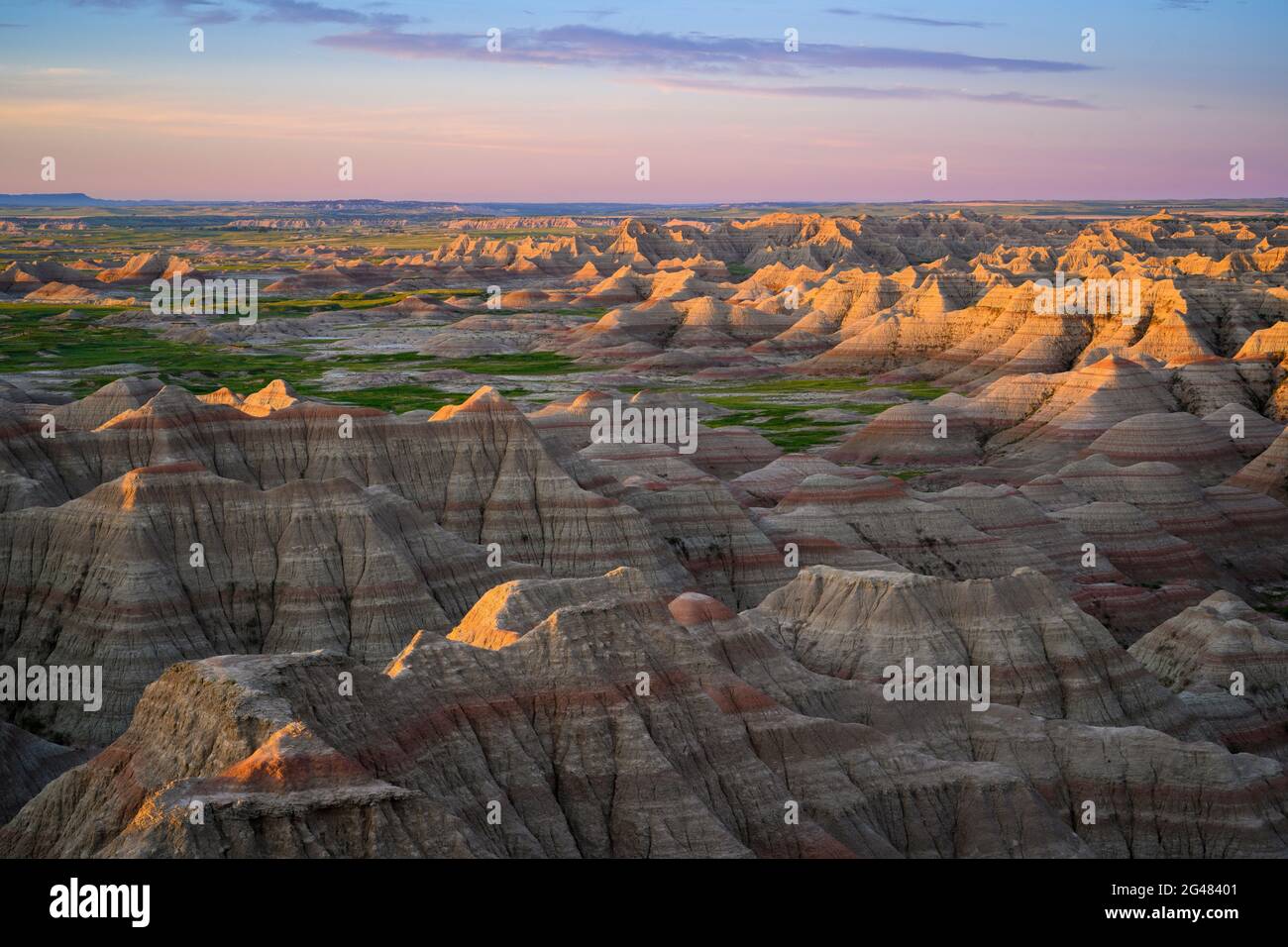 Der Blick von Big Badlands Overolook bei Sonnenaufgang im Badlands National Park, South Dakota. Stockfoto