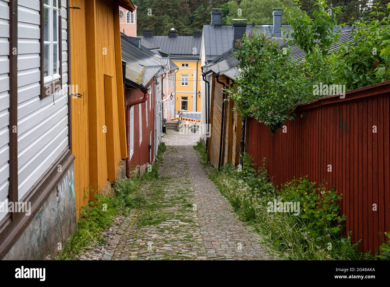 Schmale Gasse in der Altstadt von Porvoo, Finnland Stockfoto