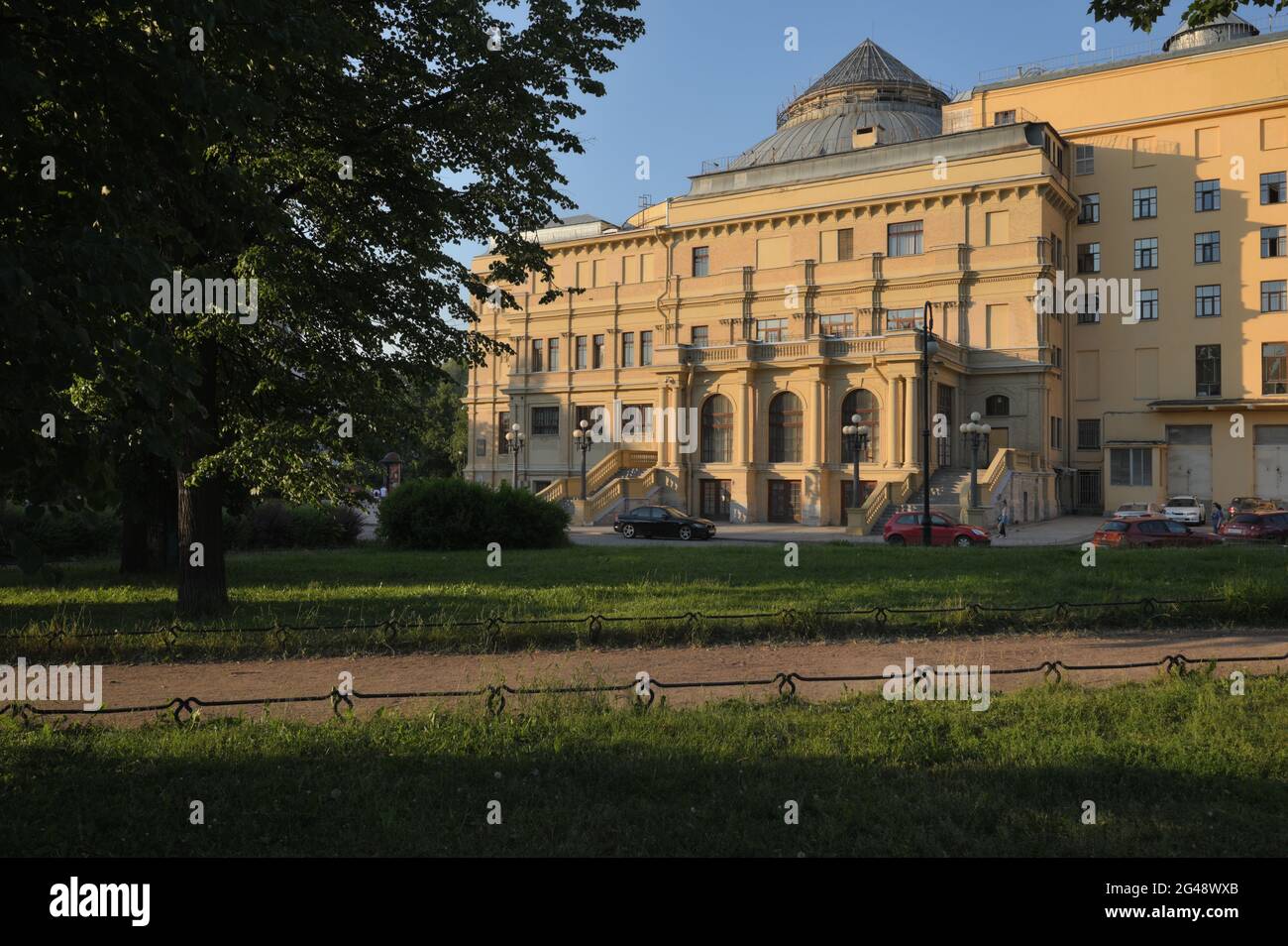 Westlicher Bau des Volkshauses von Kaiser Nikolaus II. In St. Petersburg, Russland. Erbaut in den Jahren 1910-1911, jetzt in beherbergt das Theater Music Hall Stockfoto