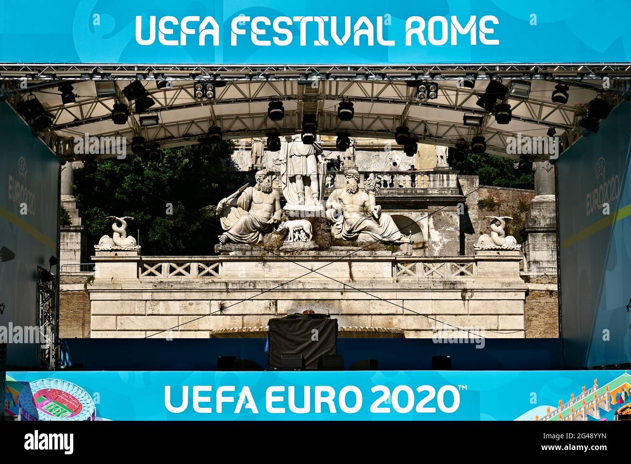 Uefa Champions League Euro 2020, Fußball-Europameisterschaften. Fan Zone Football Village auf der Piazza del Popolo. Rom, Italien, Europa. 2021 Stockfoto