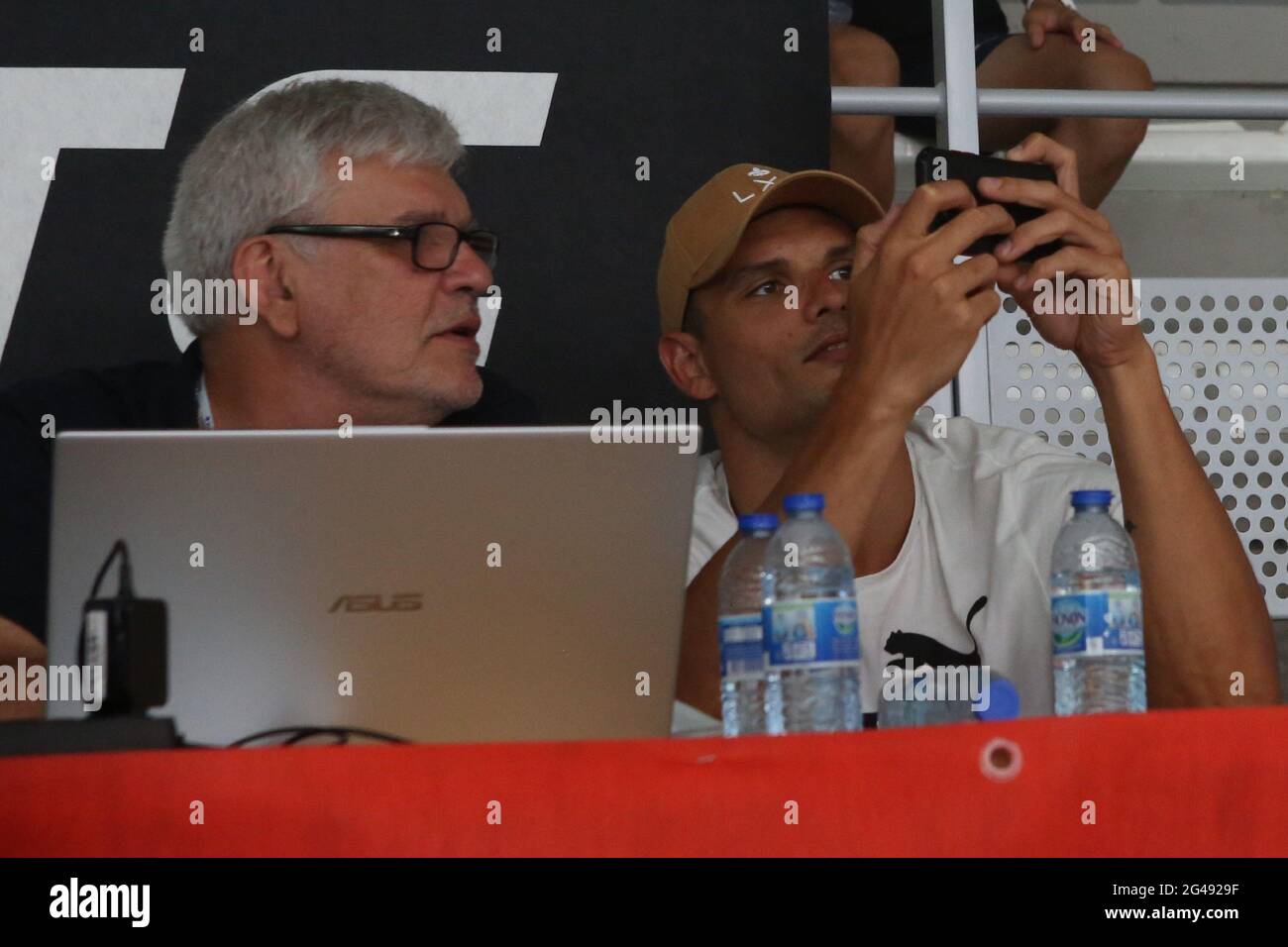 Jean Luc und Florent Manaudou während der 2021 Schwimmen Französisch Meisterschaften Elite am 19. Juni 2021 in complexe de l'Odyssée in Chartres, Frankreich - Foto Laurent Lairys /ABACAPRESS.COM Stockfoto