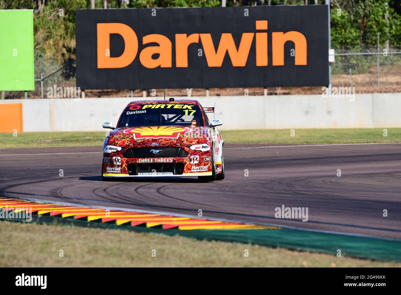 Hidden Valley. Darwin, Australien. 20. Juni 2021.im Bild, bei der Australian Supercars Championship. Will Davison nimmt mit einer Rundenzeit von 1.04.95 im Shell V-Power Racing Ford Mustang die Pole Position im Qualifying für das Rennen 14 im Qualifying 2 ein. Quelle: Karl Phillipson/Optikal/Alamy Live News Stockfoto