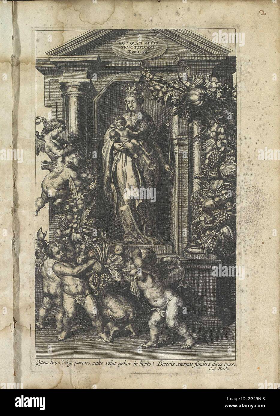 Maria wie Königin mit Christkind; Theatrum Pontificum, Imperatorum, Regum, Ducum (...). Maria, in einer Nische stehend, mit Krone auf dem Kopf und Zepter in der Hand, das Christkind auf ihrem Arm. Putti tragen eine Girlande aus Früchten. Unter der Show ein Text in Latein. Print ist Teil eines Albums. Stockfoto