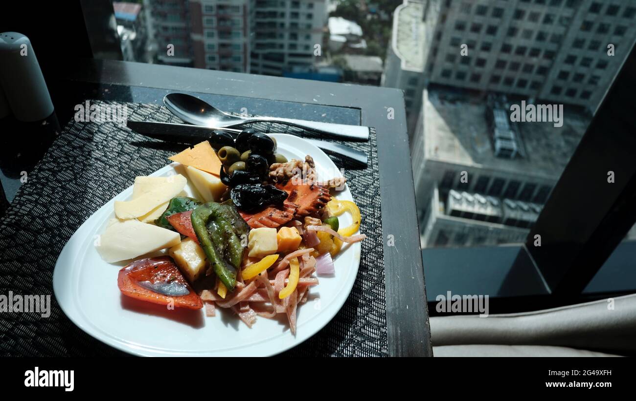 Essen Gourmet-Mittagessen im 35. Stock mit Blick von oben Stockfoto