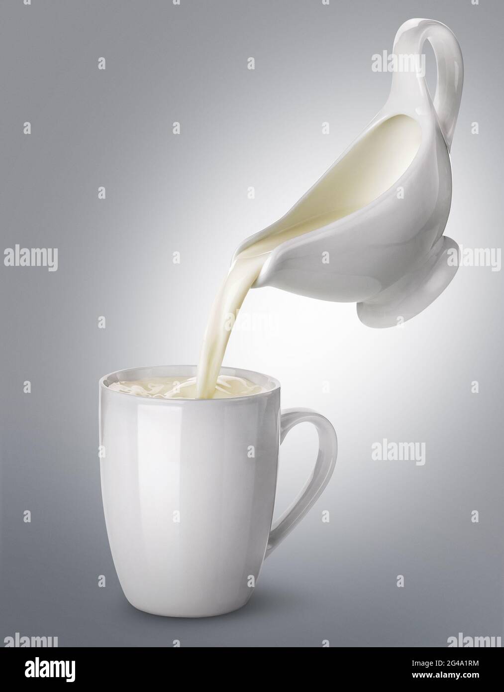 Milch gießen, flüssige Sahne, Milch und Milchprodukten Konzept für die Verpackung Stockfoto