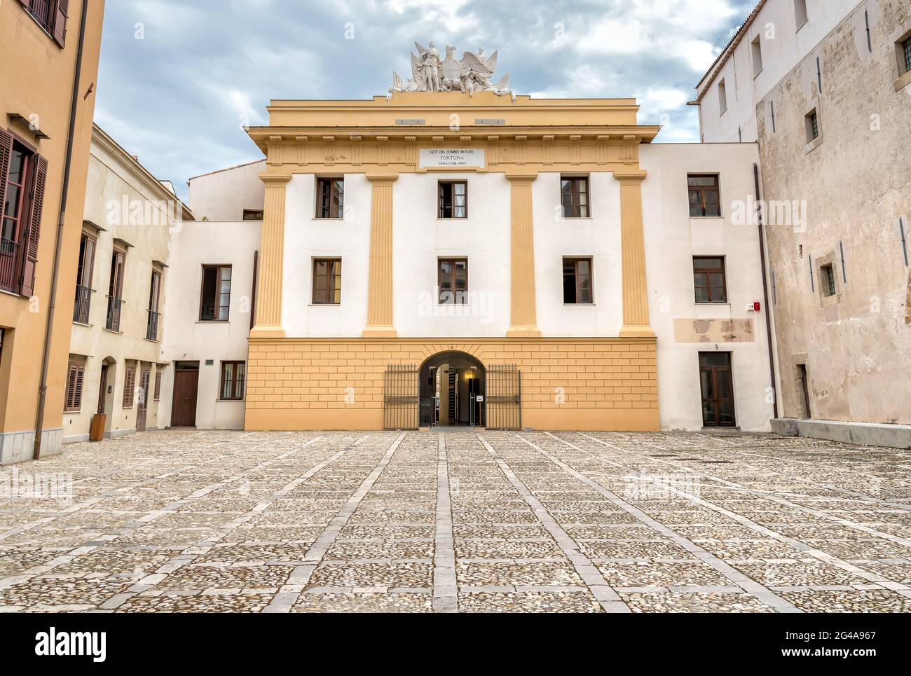 Palermo, Sizilien, Italien - 5. Oktober 2017: Blick auf den Palast Steri Chiaramonte, ist ein historischer Palast im historischen Zentrum von Palermo. Stockfoto