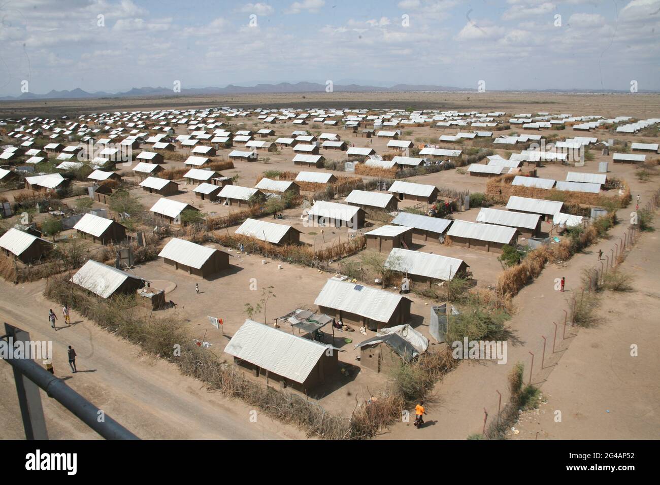 Nairobi. April 2021. Das am 8. April 2021 aufgenommene Foto zeigt das Kakuma-Flüchtlingslager im Kreis Turkana, Kenia. Sowohl Kenia als auch das UN-Flüchtlingshilfswerk (UNHCR) waren sich einig, dass Flüchtlingslager keine langfristige Lösung für die Zwangsvertreibung darstellen, und waren entschlossen, gemeinsam alternative Lösungen zu finden, die den Prinzipien und Zielen des Globalen Flüchtlingspakts des UNHCR zur Mitverantwortung entsprechen. Quelle: Charles Onyango/Xinhua/Alamy Live News Stockfoto