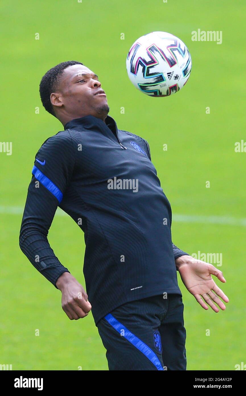 Zeist, Niederlande. Juni 2021. Denzel Dumfries aus den Niederlanden nimmt am 20. Juni 2021 am KNVB Campus in Zeist, Niederlande, an einem Training vor dem UEFA Euro 2020 Championship Group C Match zwischen Nord-Mazedonien und den Niederlanden Teil. Quelle: Zheng Huansong/Xinhua/Alamy Live News Stockfoto