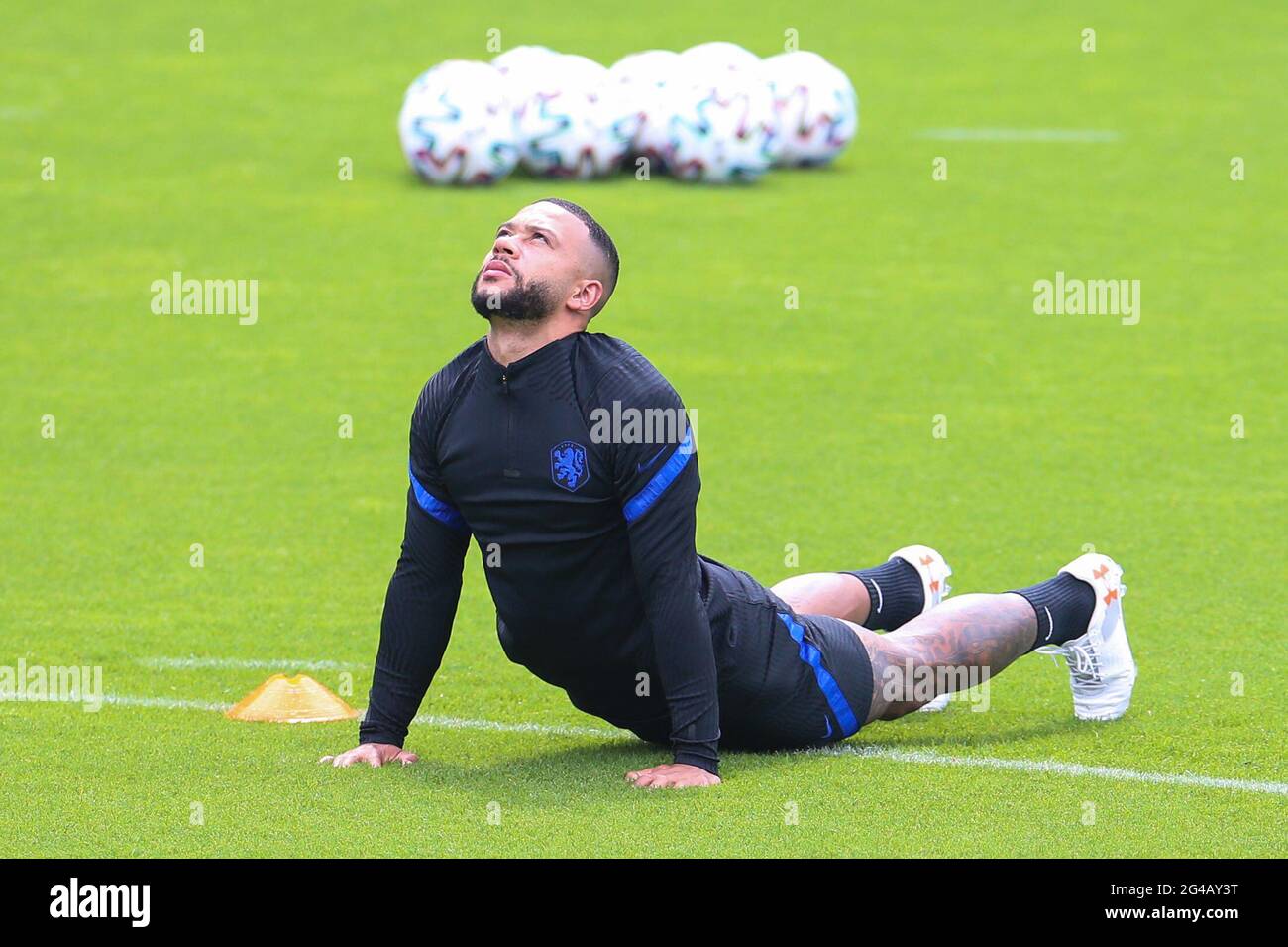 Zeist, Niederlande. Juni 2021. Memphis Depay aus den Niederlanden nimmt am 20. Juni 2021 am KNVB Campus in Zeist, Niederlande, an einem Training vor dem UEFA Euro 2020 Championship Group C Match zwischen Nord-Mazedonien und den Niederlanden Teil. Quelle: Zheng Huansong/Xinhua/Alamy Live News Stockfoto