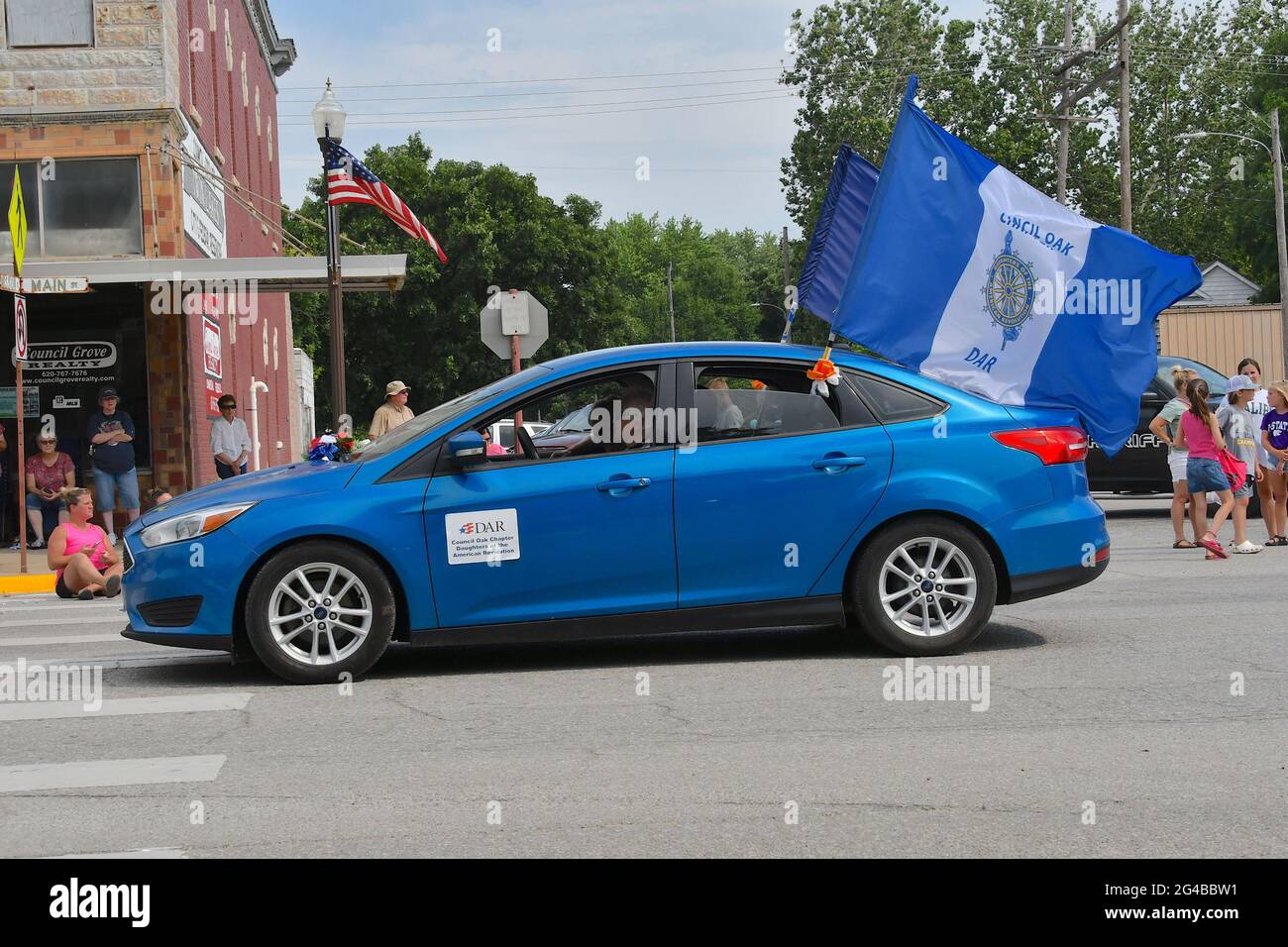 Das Council-Oak-Kapitel der Töchter des Autos der amerikanischen Revolution, das auf seinem Banner bei der WashungaDays Parade am 19. Juni 2021 flog. Kredit: Mark Reinstein/MediaPunch Stockfoto