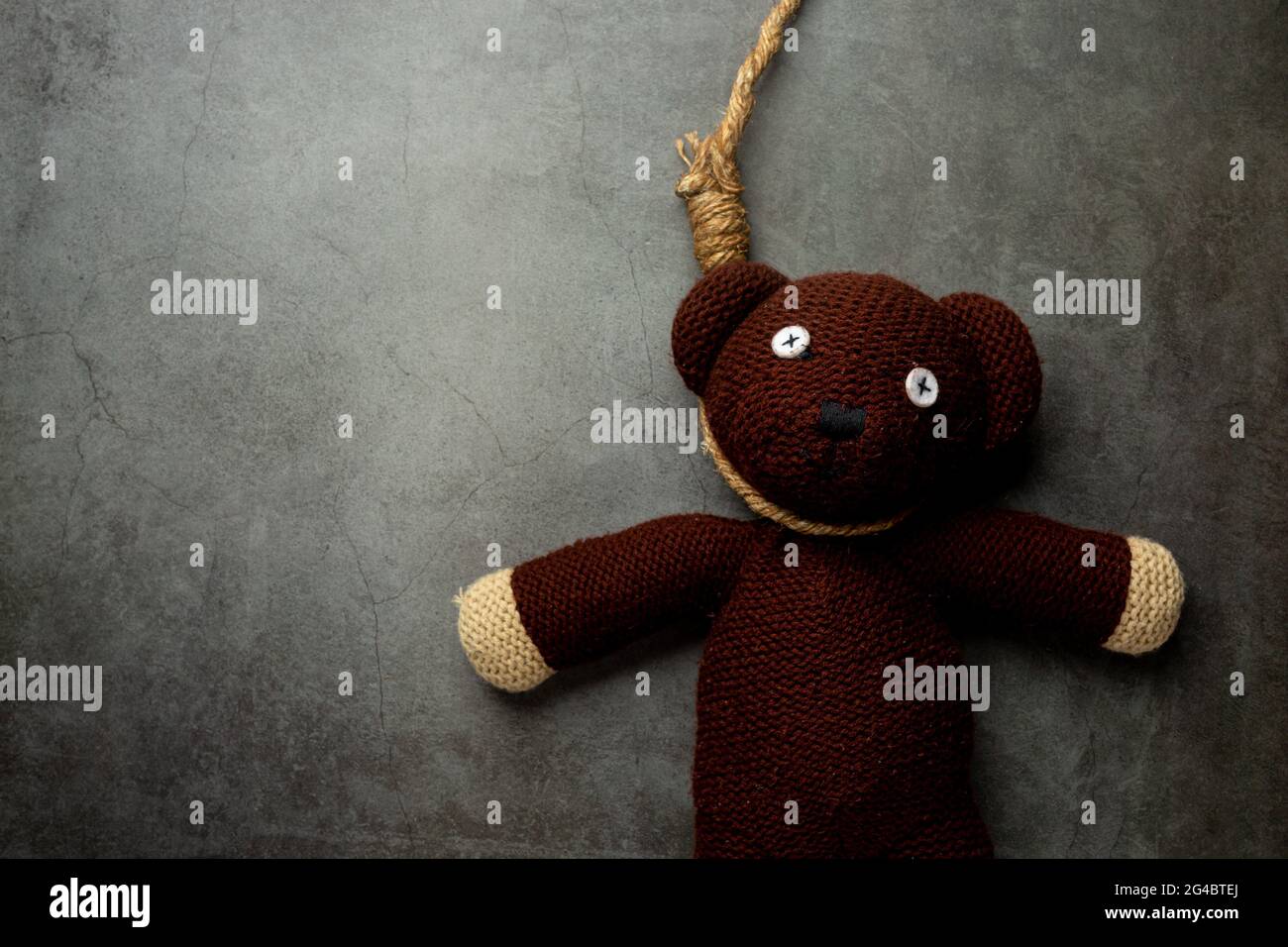 Welttag der Selbstmordprävention (10. September), Gelbes Band zur Unterstützung von Menschen, die leben und krank sind, Selbstmordkonzept Stockfoto Welttag der Selbstmordprävention (10. September), Gelbes Band zur Unterstützung von Menschen, die leben und krank sind, Selbstmordkonzept Stockfoto