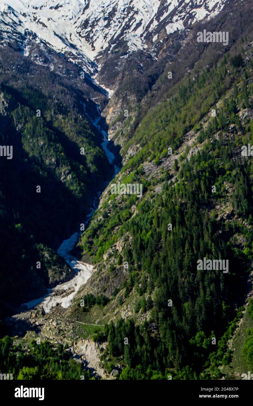 Ein verschwommener Sonnenuntergang im Sangla-Tal Stockfoto