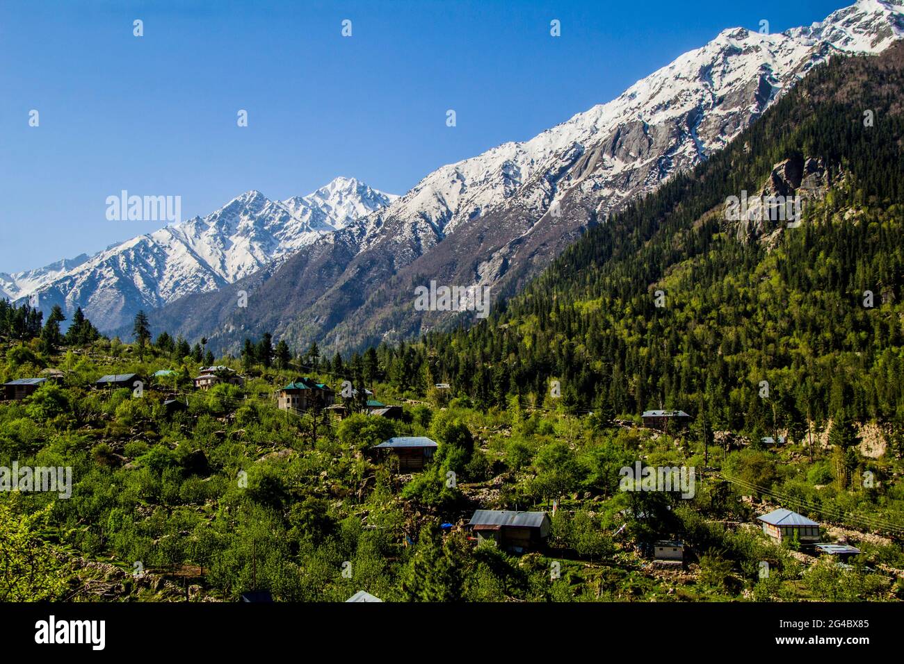 Ein verschwommener Sonnenuntergang im Sangla-Tal Stockfoto