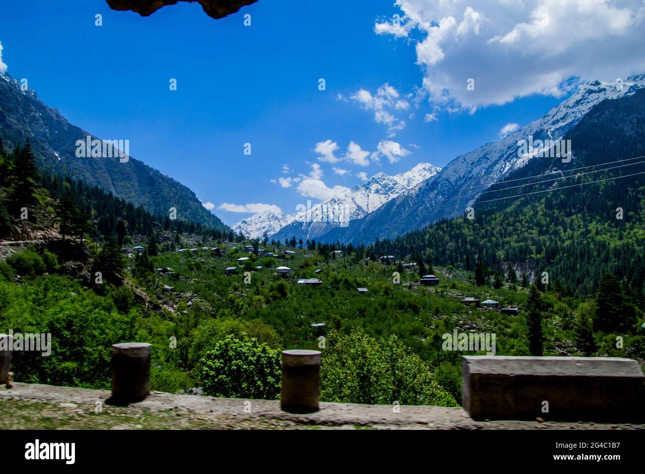Ein verschwommener Sonnenuntergang im Sangla-Tal Stockfoto