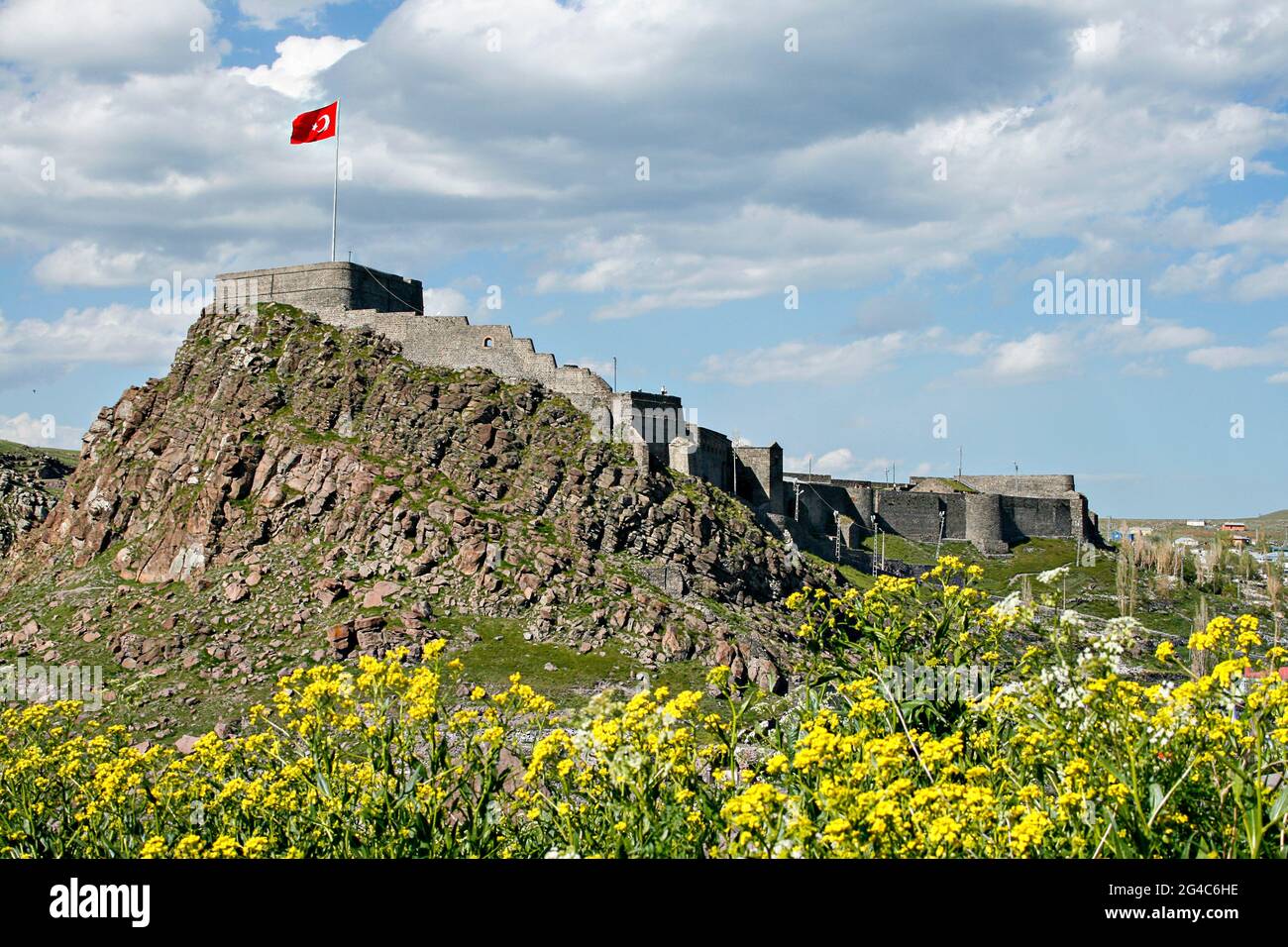Blick auf das Schloss von Kars, in Kars, Türkei. Kars ist eine Provinz im Nordosten der Türkei, in der Nähe der armenischen Grenze. Stockfoto