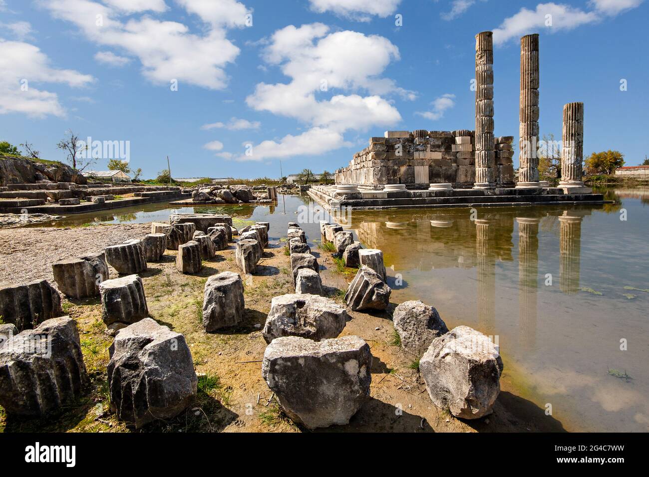 Überreste des Leto gewidmeten Tempels in der antiken Stadt Letoon in der Türkei Stockfoto