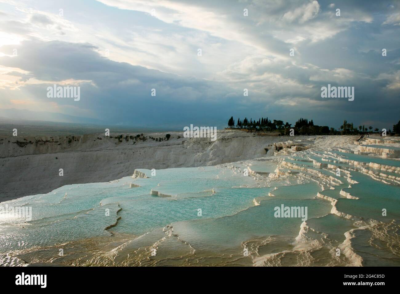 Natürliche Travertinbecken und Terrassen von Pamukkale, Türkei. Stockfoto