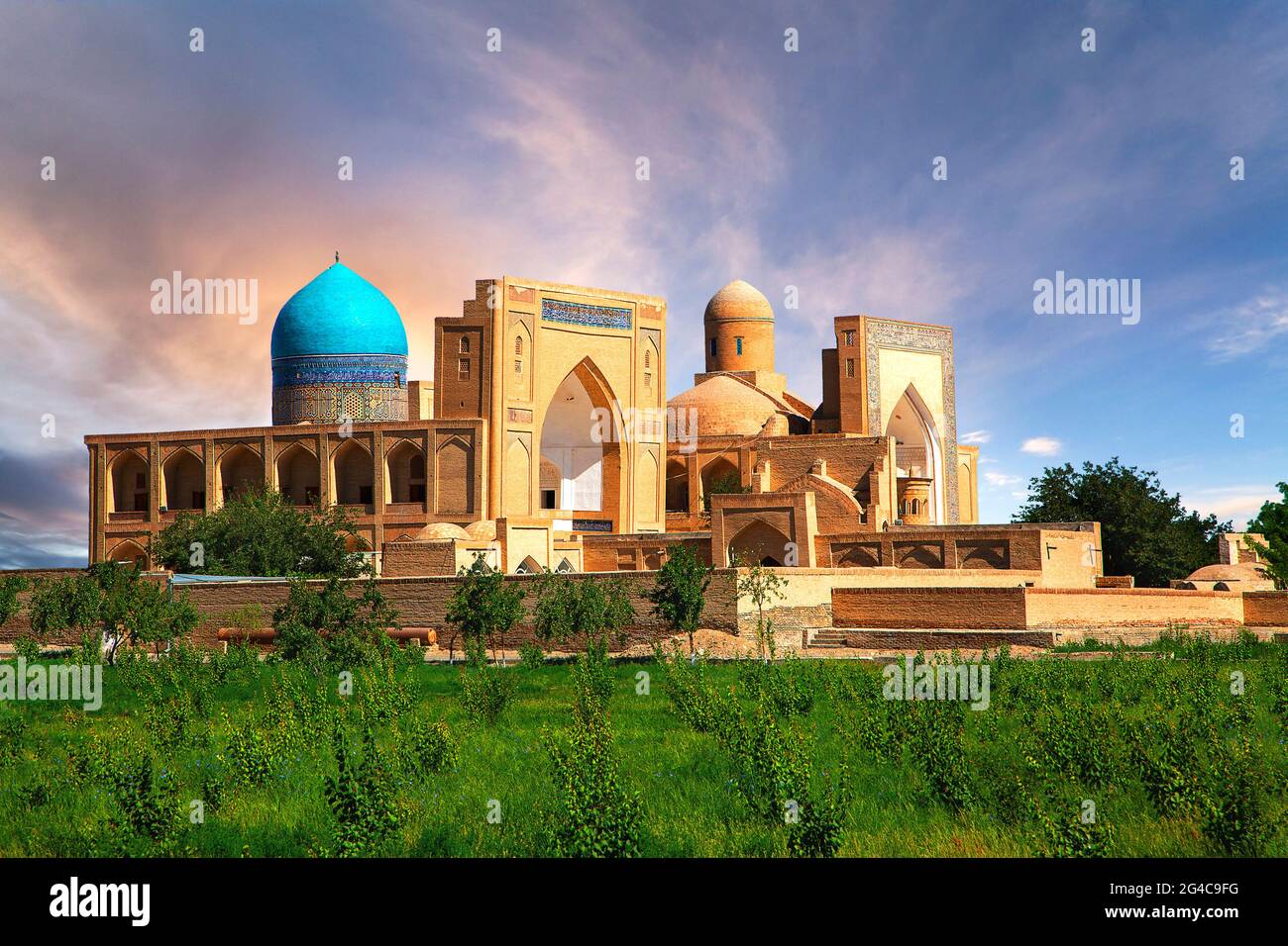 Historische Moschee und religiöser Komplex von Chor Bakr bei Sonnenaufgang, Buchara, Usbekistan. Stockfoto