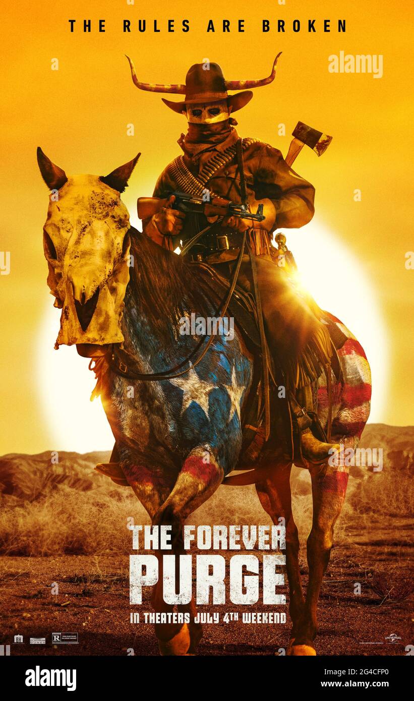 The Forever Purge (2021) unter der Regie von Everardo Gicht mit Ana de la Reguera, Tenoch Huerta und Josh Lucas. Alle Regeln werden gebrochen, da eine Sekte gesetzloser Marodeuter beschließt, dass die jährliche Säuberung nicht bei Tagesanbruch aufhört und stattdessen nie enden sollte Stockfoto