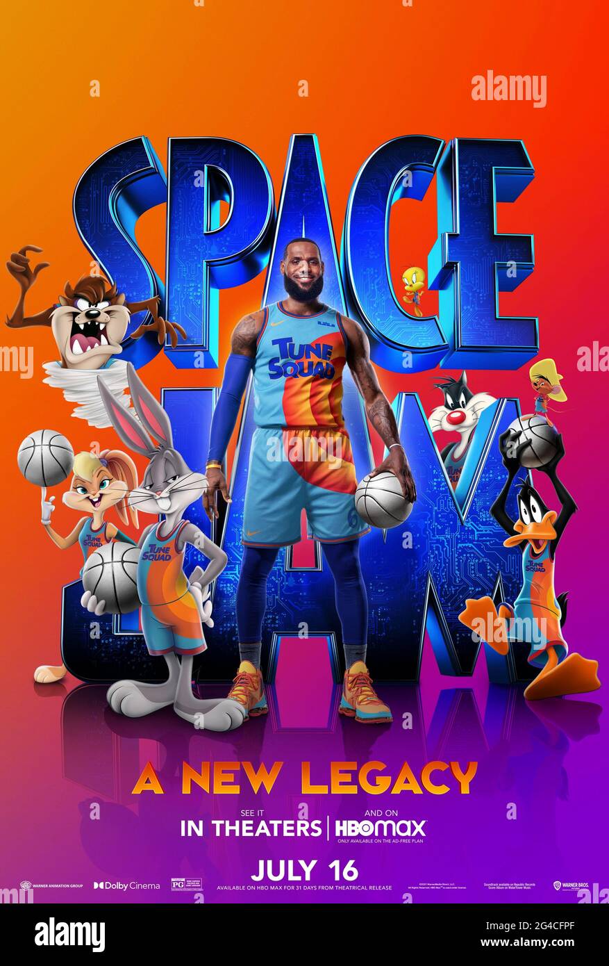 Space Jam: A New Legacy (2021) unter der Regie von Malcolm D. Lee mit LeBron James, Zendaya und Don Cheadle. NBA-Superstar LeBron James schließt sich mit Bugs Bunny und dem Rest der Looney Tunes zusammen, um diese lang erwartete Fortsetzung zu spielen. Stockfoto