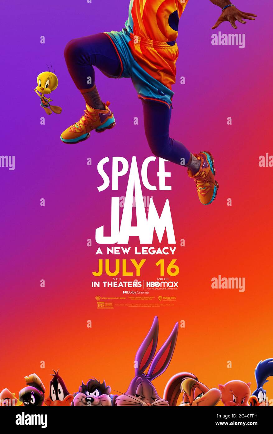 Space Jam: A New Legacy (2021) unter der Regie von Malcolm D. Lee mit LeBron James, Zendaya und Don Cheadle. NBA-Superstar LeBron James schließt sich mit Bugs Bunny und dem Rest der Looney Tunes zusammen, um diese lang erwartete Fortsetzung zu spielen. Stockfoto