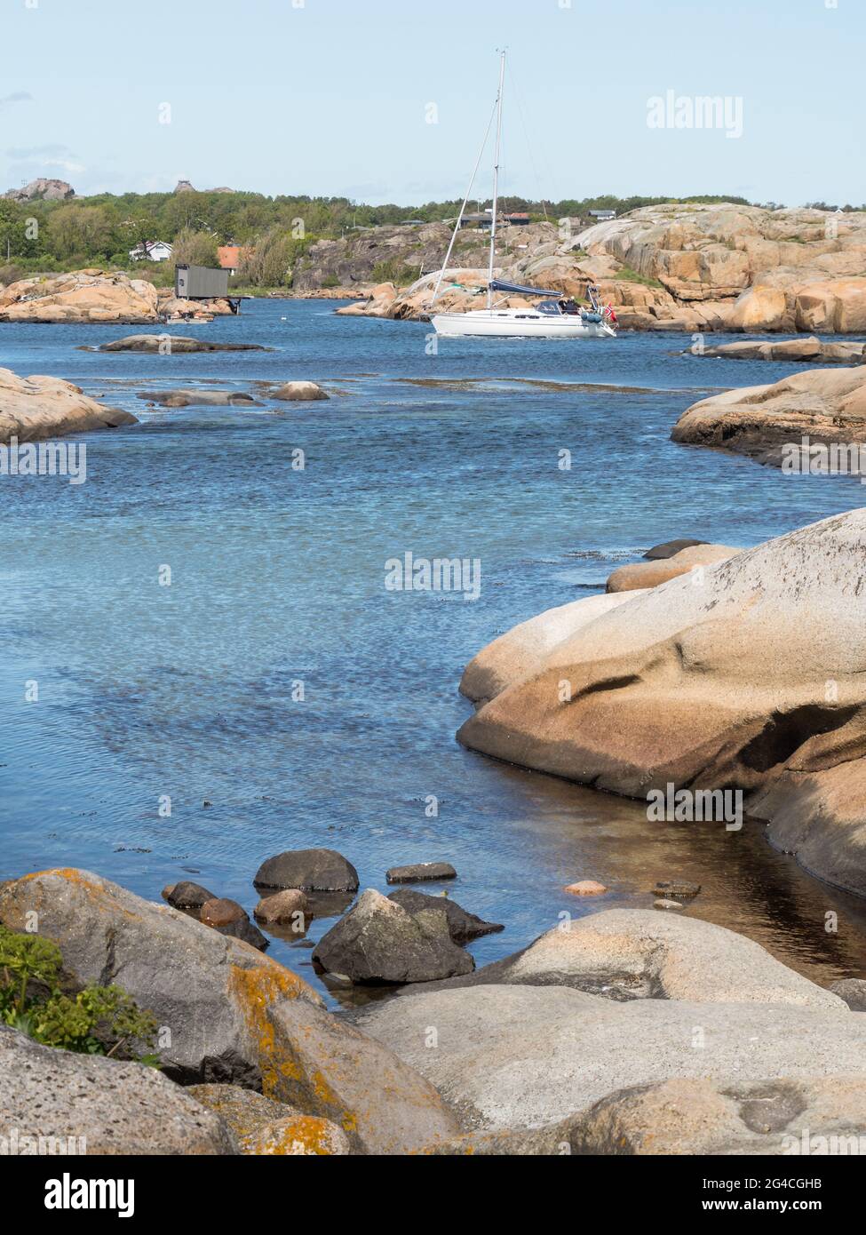 Norwegens Küste zieht Strandgänger und Bootsfahrer an. Stockfoto
