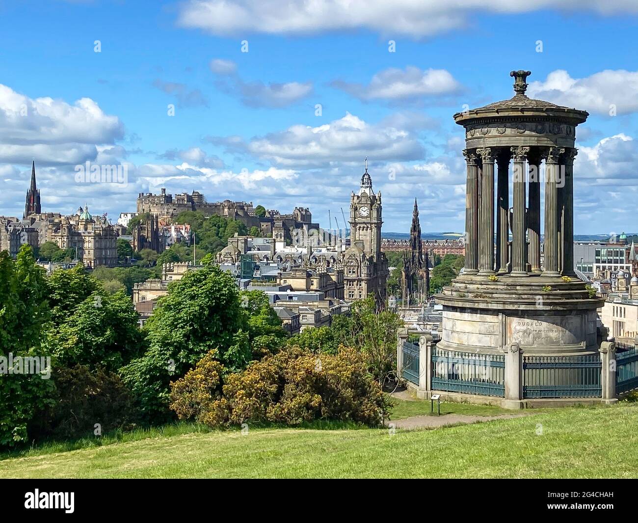 Altstadt und Schloss aus Carlton Hill, Edinburgh, Schottland, Großbritannien Stockfoto