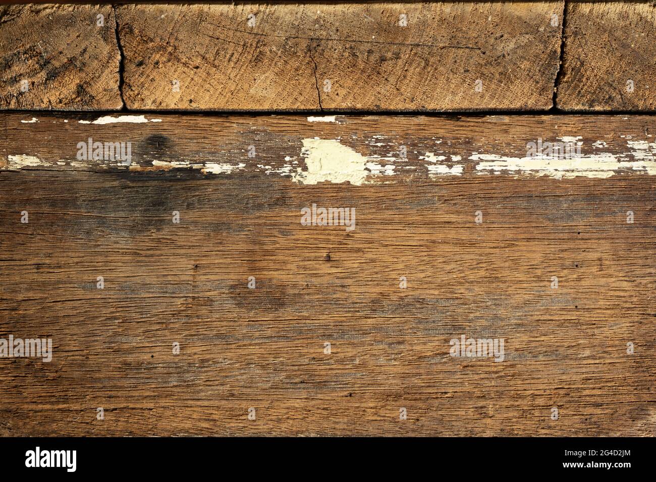 Gealterte Holzstruktur mit abblätternder Farbe Stockfoto