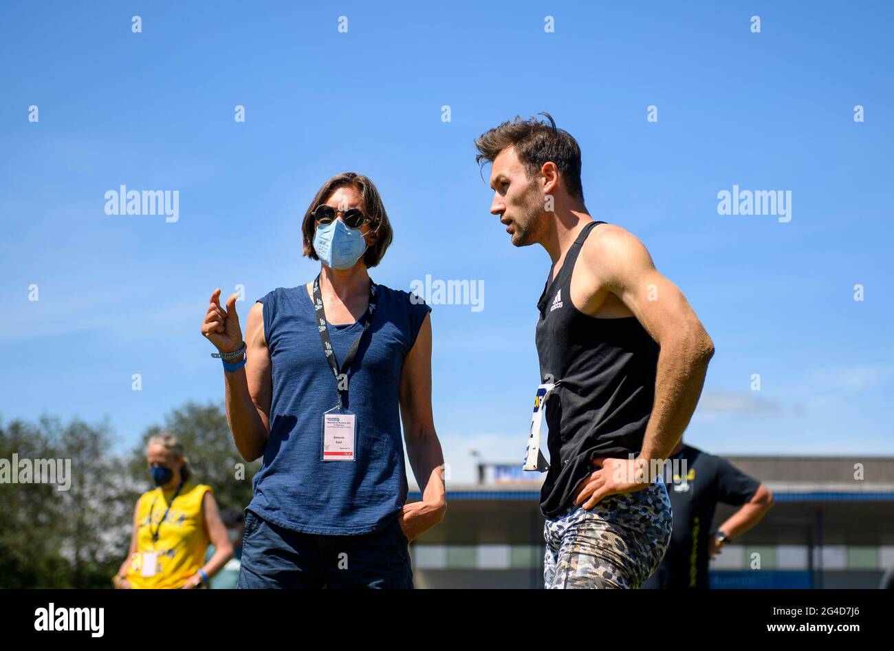 Niklas Kaul Ger Usc Mainz Mit Seiner Trainerin Und Mutter Stefanie Kaul Weitsprung Der Manner Am 19 Juni 2018 Allroundtreffen Der Leichtathletik Stadtwerke Ratingen Vom 19 Juni 20 06 2021 In Ratingen Deutschland A Stockfotografie Alamy