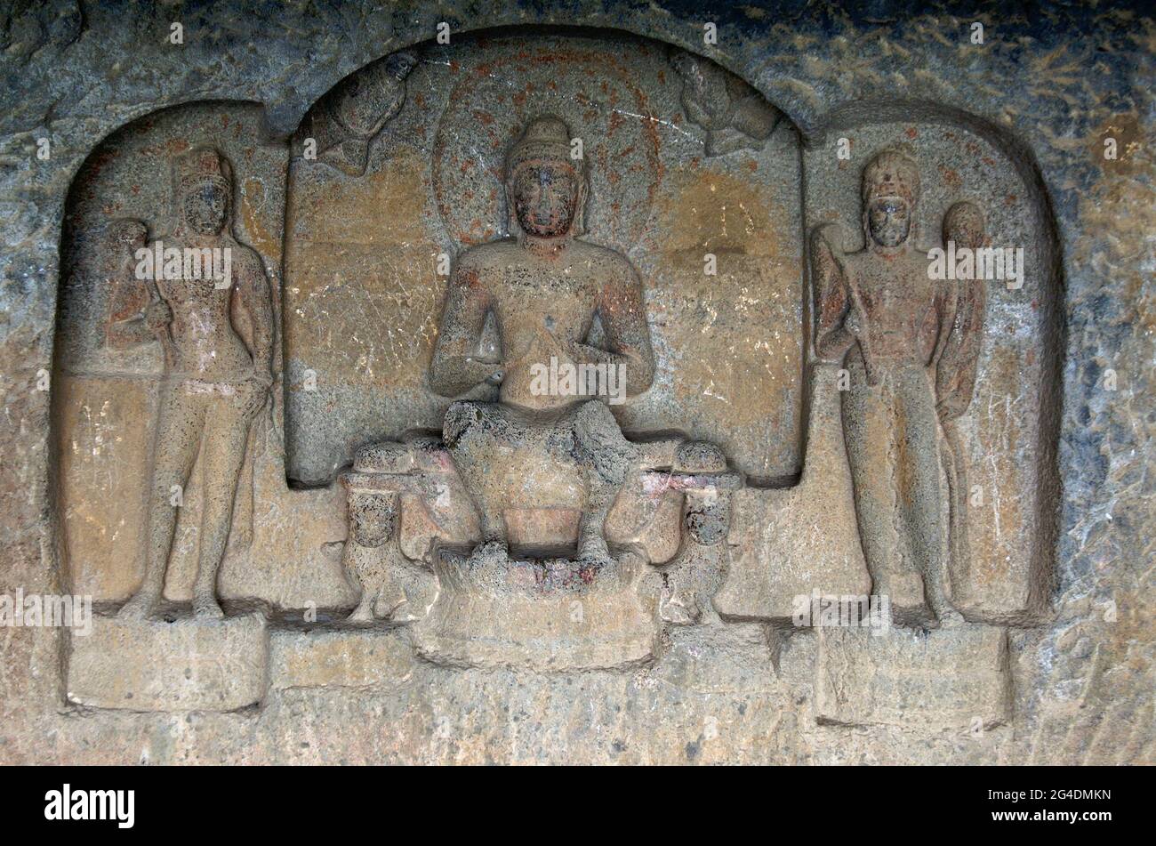 Buddha-Statue im Inneren von Pandav Leni die Buddha-Höhlen in Nashik, Maharashtra, Indien. Diese Gruppe von 24 Höhlen in der Nähe von Nashik. Stockfoto