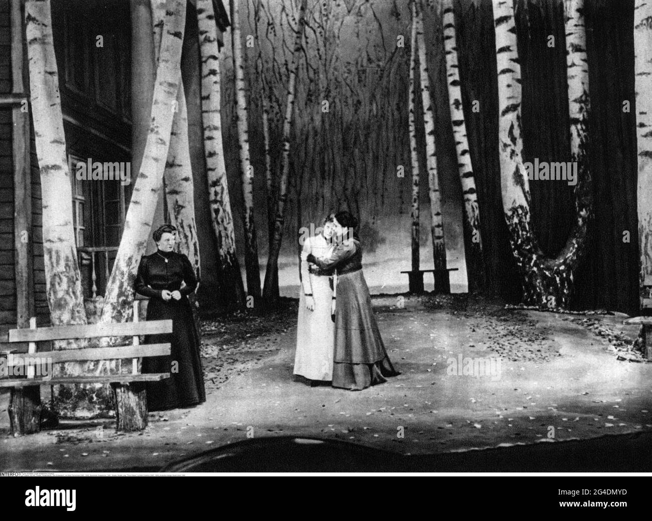 Theater / Theater, Theaterstück, 'Three Sisters', von Anton Tschechow (1860 - 1904), Produktionsdesign, ZUSÄTZLICHE-RIGHTS-CLEARANCE-INFO-NOT-AVAILABLE Stockfoto