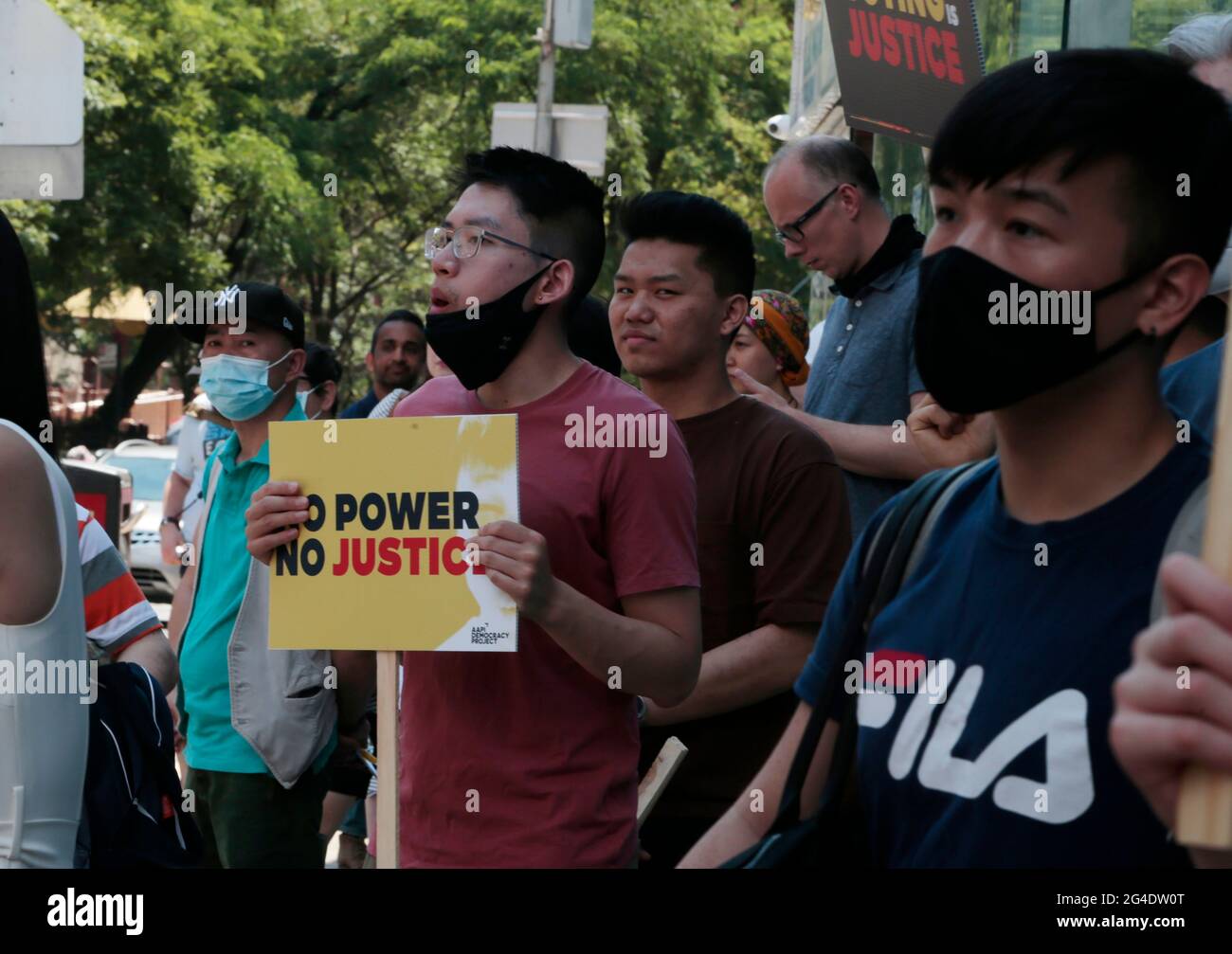 NEW YORK, NEW YORK - 20. JUNI: Atmosphäre während die New Yorker Demokratische Kandidatin Katherine Garcia und Andrew Yang aus New York gemeinsam bei der Voting is Justice AAPI-Kundgebung am 20. Juni 2021 auf der Division Plaza in Chinatown in New York City demonstrieren.Quelle: Mpi43/MediaPunch Stockfoto