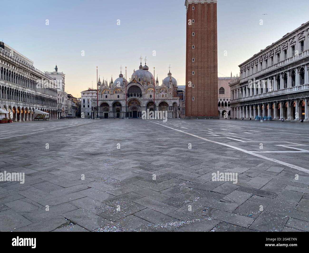 Markusdom und verlassen San Marco Platz während Die Krise COVID-19 Stockfoto