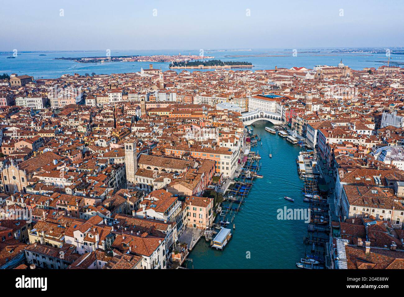 Venedig, Rialtobrücke und Grand Canal aus dem Himmel Stockfoto