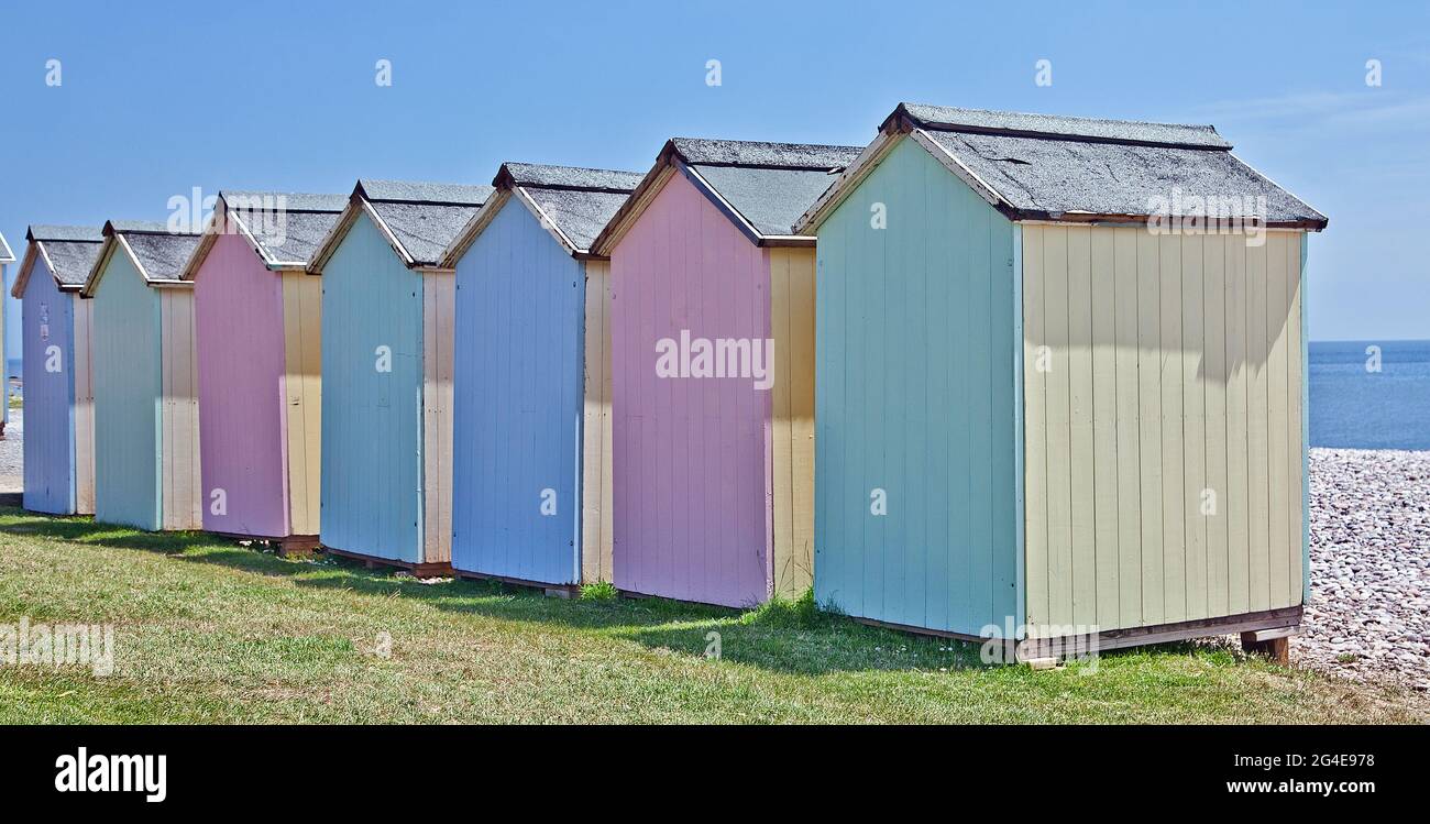 Strandhütten in Burgfarben Stockfoto