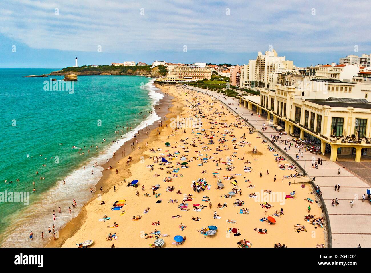 FRANKREICH - PYRENEES ATLANTIQUES (64) - BIARRITZ - HAUPTSTRAND (LUFTAUFNAHME) Stockfoto