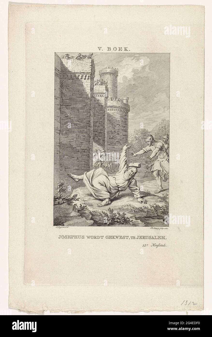 . In einem Kampf gegen Jerusalem während der jüdischen Rebellion, zwischen den Römern und den Juden, bekommt Josephus einen Stein auf den Kopf. Rechts ist ein römischer Soldat zu ihm getönt. Im Hintergrund sind Kämpfe zu sehen und Figuren Pfeile von den Stadtmauern. Dieser Druck ist eine Illustration des fünfunddreißig Kapitels des fünften Buches von 'Alle Werke von Flavius Josephus'. Stockfoto