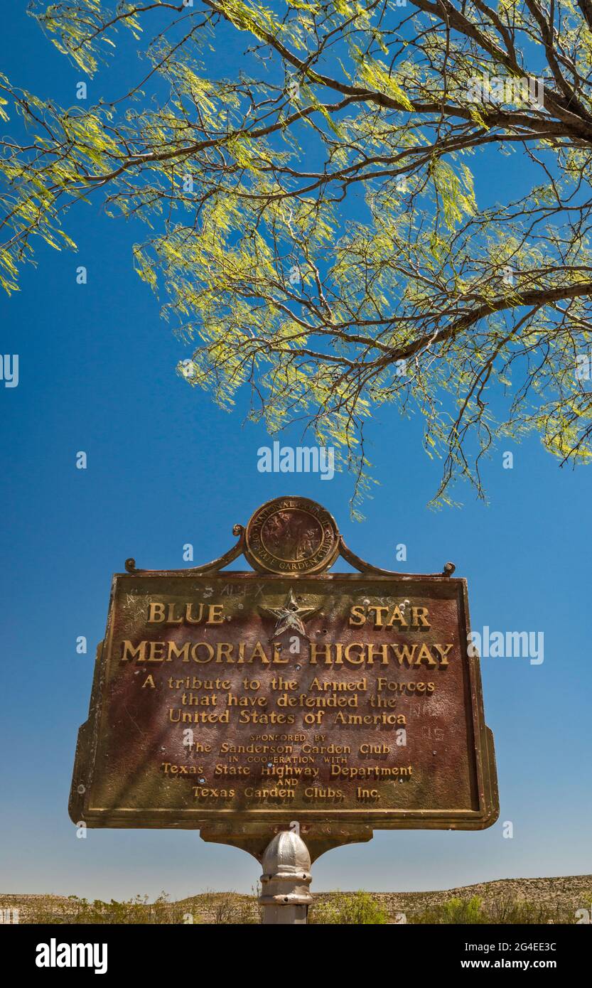 Blue Star Memorial Highway, historische Markierung, Mesquite Tree, US 90 Highway in der Nähe von Sanderson, Texas, USA Stockfoto