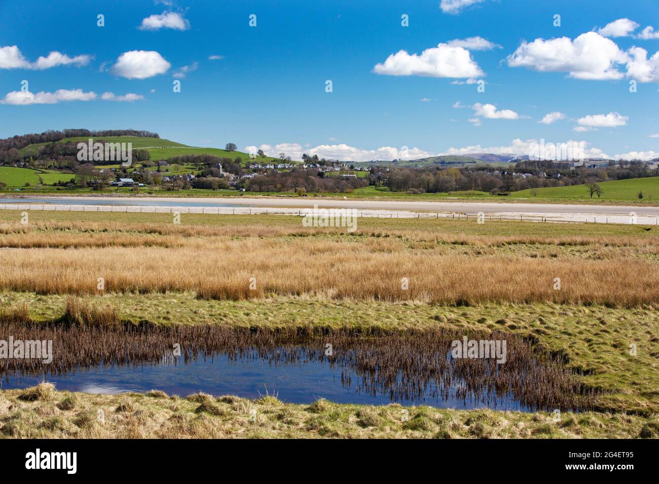 Blick über die Kent-Mündung von Meathop in Richtung Sandside, Cumbria, Großbritannien. Stockfoto