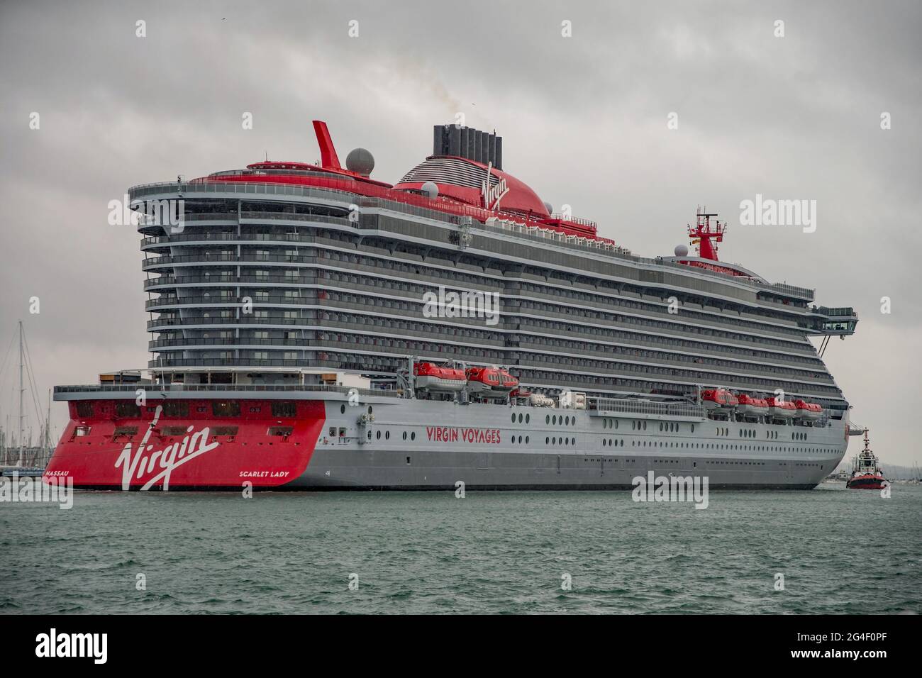 Virgin Voyages neues Kreuzschiff MV Scarlet Lady in Portsmouth, Großbritannien am 21. Juni 2021. Stockfoto