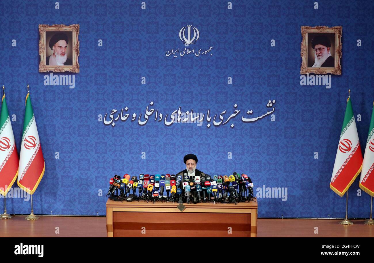 Teheran, Iran. Juni 2021. Der neue Präsident des Iran, Ebrahim Raisi, spricht am Montag, den 21. Juni 2021, während einer Pressekonferenz in Teheran, Iran. Der harte Chef der Justiz und westliche Kritiker sagten, er wäre nicht bereit, den US-Präsidenten Joe Biden zu treffen. Foto von Maryam Rahmanian /UPI Credit: UPI/Alamy Live News Stockfoto