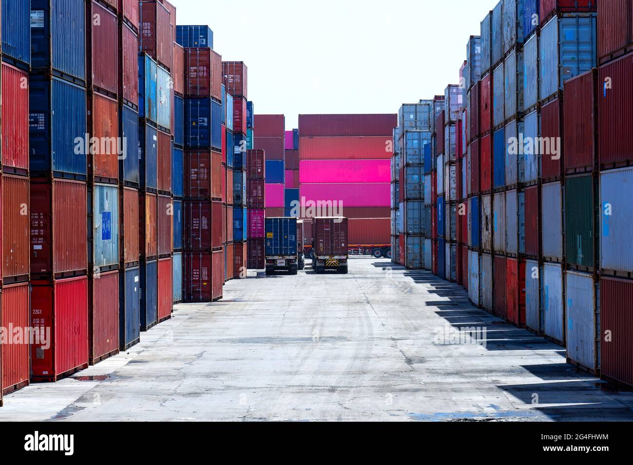 Containerflotte für den Import/Export von Fracht in die Werft Seefracht der Container Shipping Industry Sea Freight Distribution Yard Trade und Transporta Stockfoto