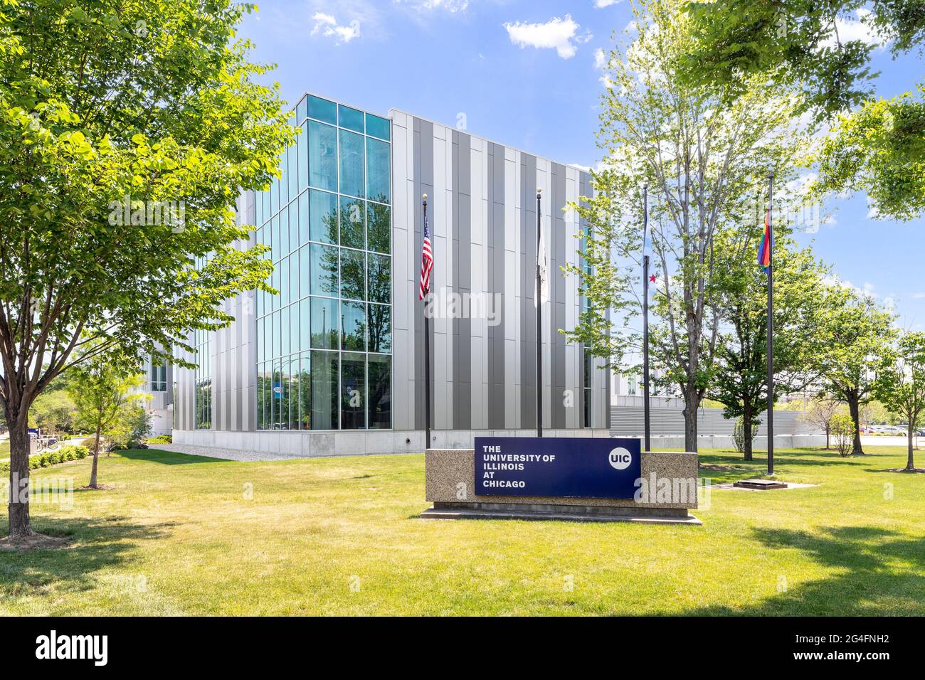 Das Gebäude des College of Engineering an der University of Illinois auf dem Campus von Chicago im nahe gelegenen Viertel West Side von Chicago. Stockfoto