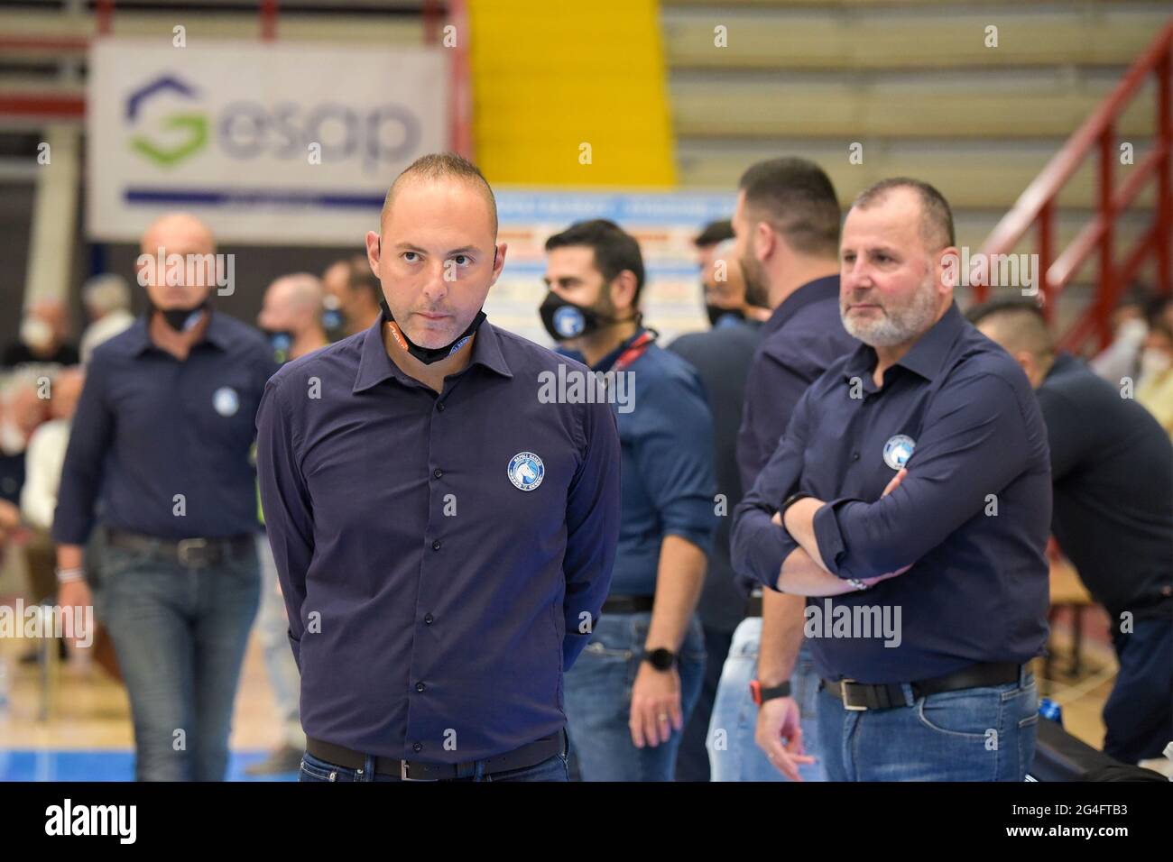 Erster Ring GeVi, Udine Ko 72-56Spiel dominiert von den Azzurri, nie von den Friaulern besorgt. Auf den Schilden Burns (15) und eine großartige Uglietti. Bene Mayo (12 6ass). Eins zu Null, der erste Stein für die Serie A die GeVi tut seine Pflicht in vollem Umfang, während nicht ziehen wie in den besten Tagen, Schwächung jeden Ehrgeiz zu einem Udine, die nicht in der Lage schien, es während aller 40er Jahre zu sorgen. Defensiv ausgezeichnet, mit Energieeinsparung im Hinblick auf die nächsten Rennen. Die GeVi tut, was sie sollte, verwaltet das Tempo des Spiels und bald distanziert sich von den Gegnern. Natürlich tut es etwas weh, frei und vom A aus zu streben Stockfoto