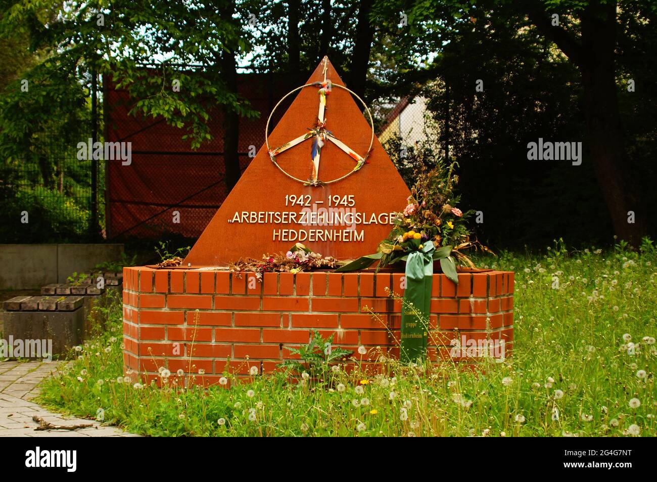 Denkmal für ein Nazi-Arbeitslager in Frankfurt Heddernheim. Gefangene wurden hier gezwungen, Zwangsarbeit in der Industrie zu verrichten. Stockfoto