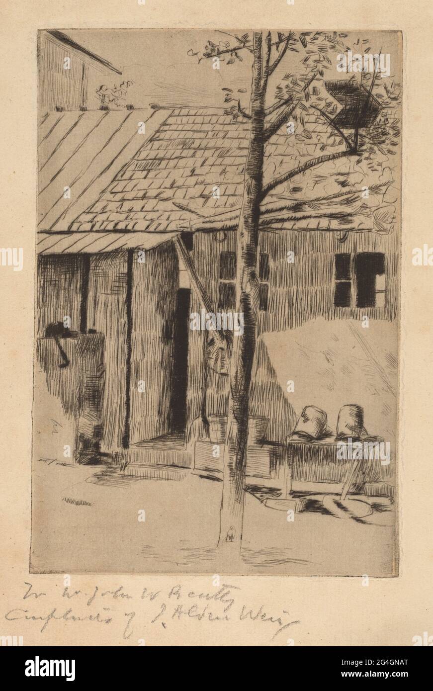 Türhof, Eimer und Baum. Stockfoto
