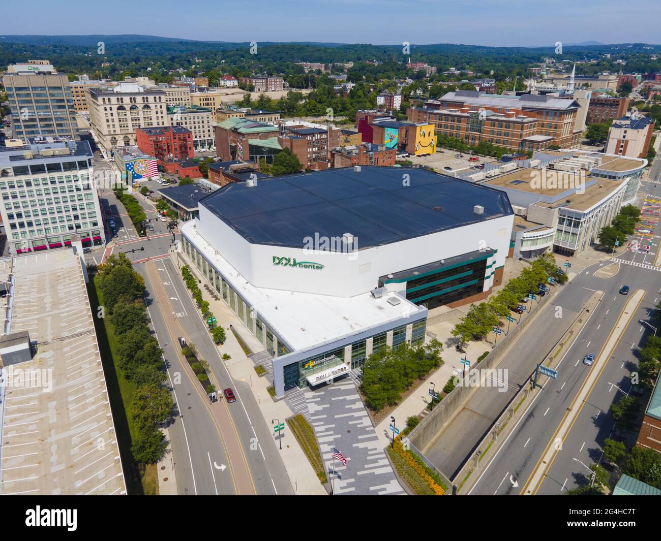 Luftaufnahme des DCU Center Worcester Centrum in der Foster Street 50 in der Innenstadt von Worcester in Massachusetts, MA, USA. Stockfoto
