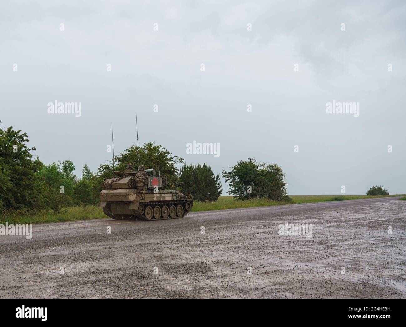 britische Armee gepanzerte verfolgt militärischen Aufklärungsfahrzeug auf Manöver Salisbury Plain militärischen Trainingsgebiet Stockfoto
