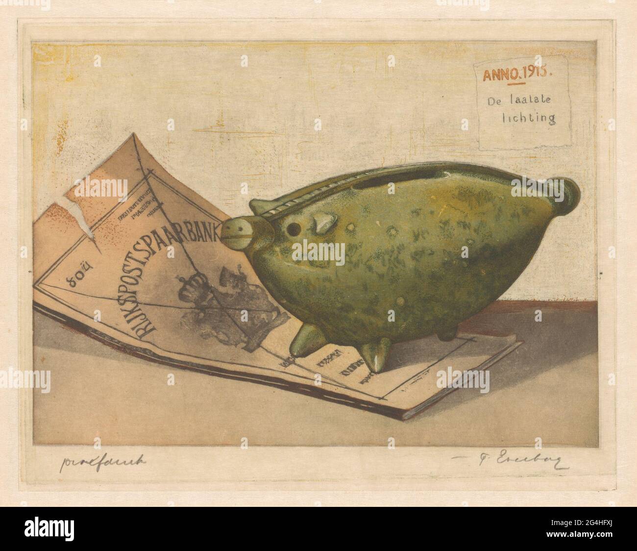 Der letzte Stapel. Ein Sparschwein in Form eines Schweins, das auf den Papieren der Rijkspostspaarsbank steht. Das Logo der Bank wurde mit einem Kreuz überkreuzt. Stockfoto