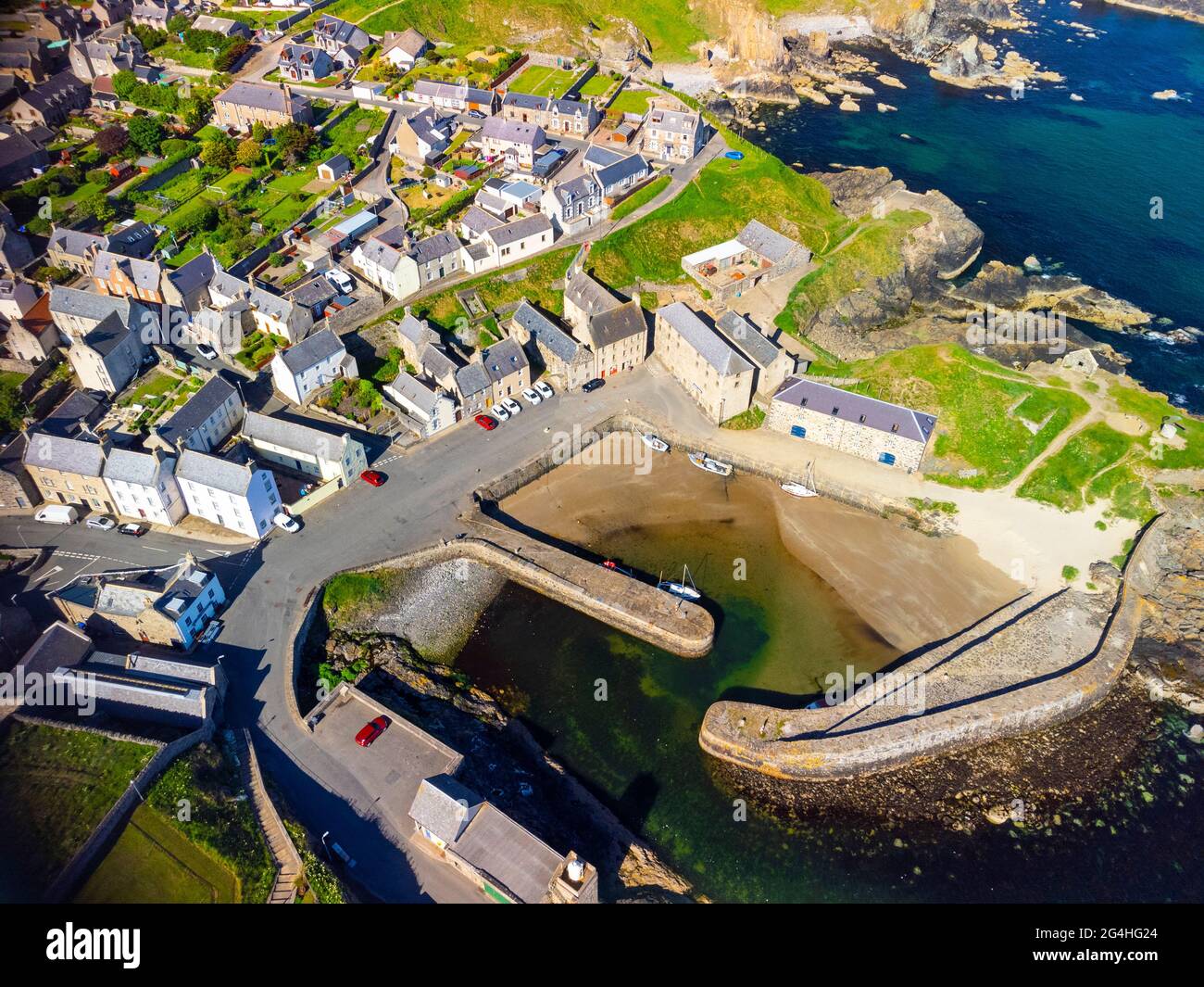 Luftaufnahme von historischen Häfen und Dörfern in Portsoy in Aberdeenshire am Moray Firth, Schottland, Großbritannien Stockfoto